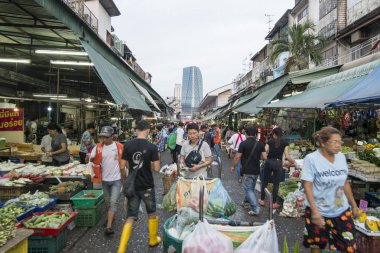 meyve ve sebze pazarı Khlong Toey piyasada Khlong Toey Southeastasia Tayland Bangkok şehir, insanlar. Tayland, Bangkok, Kasım, 2018