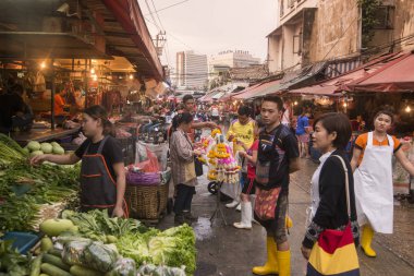 meyve ve sebze pazarı Khlong Toey piyasada Khlong Toey Southeastasia Tayland Bangkok şehir, insanlar. Tayland, Bangkok, Kasım, 2018