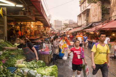 meyve ve sebze pazarı Khlong Toey piyasada Khlong Toey Southeastasia Tayland Bangkok şehir, insanlar. Tayland, Bangkok, Kasım, 2018