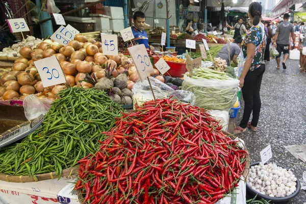 biber ve sebze gıda Khlong Toey Southeastasia Tayland Bangkok şehir Khlong Toey pazarda markette. Tayland, Bangkok, Kasım, 2018