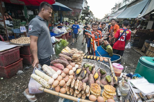 Gente Mercado Alimentos Mercado Khlong Toey Khlong Toey Ciudad Bangkok — Foto de Stock