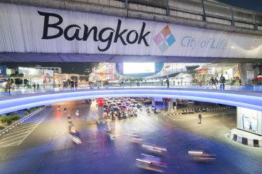 bir yol ve skytrain Siam Square Southeastasia Tayland Bangkok şehir. Tayland, Bangkok, Kasım, 2018