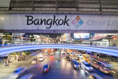 bir yol ve skytrain Siam Square Southeastasia Tayland Bangkok şehir. Tayland, Bangkok, Kasım, 2018