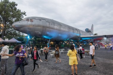 akşam bir uçağa Southeastasia Tayland Bangkok şehir kuzeyinde chang chui uçak pazarında. Tayland, Bangkok, Kasım, 2018