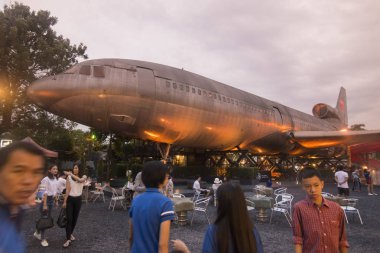 akşam bir uçağa Southeastasia Tayland Bangkok şehir kuzeyinde chang chui uçak pazarında. Tayland, Bangkok, Kasım, 2018