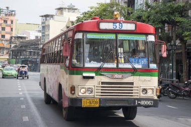 bir halk otobüsü Banglamphu Southeastasia Tayland Bangkok şehir içinde. Tayland, Bangkok, Kasım, 2018