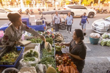 Tay sebze Tayland Provinz Chonburi Si Racha şehir merkezinde gün markette. Tayland, Bangsaen, Kasım, 2018