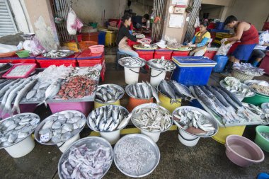 Balık Pazarı'Si Racha Provinz Chonburi Tayland içinde şehir merkezinde gün markette. Tayland, Bangsaen, Kasım, 2018