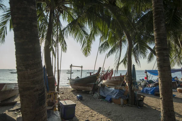 Tayland Provinz Chonburi Bangsaen kasaba Bang Saen sahilde balık tutma kumsalda. Tayland, Bangsaen, Kasım, 2018