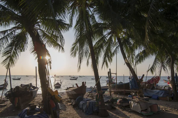 Tayland Provinz Chonburi Bangsaen kasaba Bang Saen sahilde balık tutma kumsalda. Tayland, Bangsaen, Kasım, 2018