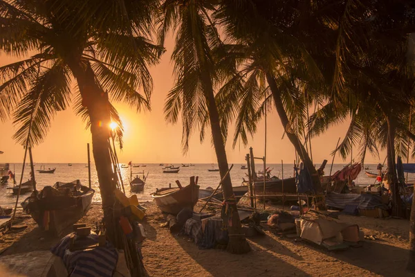 Tayland Provinz Chonburi Bangsaen kasaba Bang Saen sahilde balık tutma kumsalda. Tayland, Bangsaen, Kasım, 2018