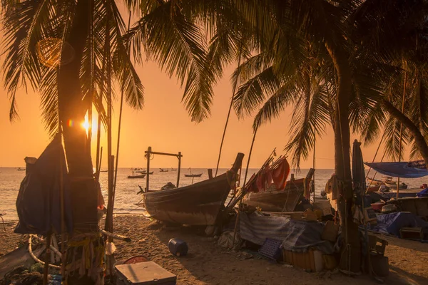 Tayland Provinz Chonburi Bangsaen kasaba Bang Saen sahilde balık tutma kumsalda. Tayland, Bangsaen, Kasım, 2018
