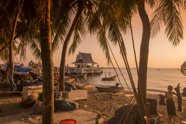 Lang Beach Halk Parkı Provinz Chonburi Tayland Bangsaen Town, Bang Saen sahilde balık tutma kumsalda. Tayland, Bangsaen, Kasım, 2018