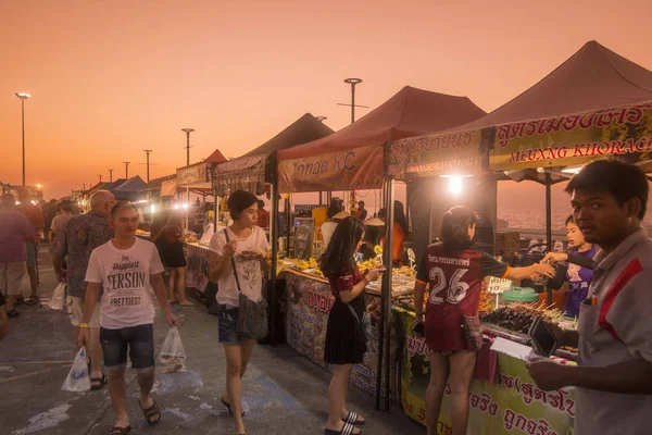 Noční Trh Ulice Pro Pěší Pobřeží Laemtan Bang Saen Beach — Stock fotografie