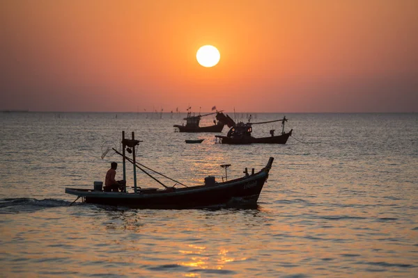 Pôr Sol Com Barcos Pesca Praia Bang Saen Cidade Bangsaen — Fotografia de Stock