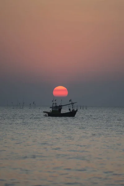 Pôr Sol Com Barcos Pesca Praia Bang Saen Cidade Bangsaen — Fotografia de Stock