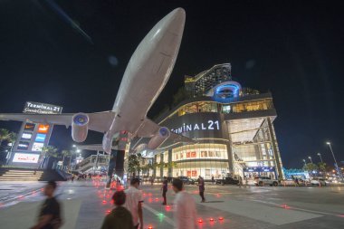Uçak Terminal 21 Alışveriş Merkezi ve Grand merkezi noktası Pattaya Tayland Provinz Chonburi Pattaya şehir önünde. Tayland, Pattaya, Kasım, 2018