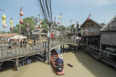 Suüstü Pazarı yakınındaki Provinz Chonburi Tayland Pattaya şehir mimarisi. Tayland, Pattaya, Kasım, 2018
