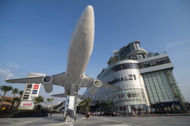 Uçak Terminal 21 Alışveriş Merkezi ve Grand merkezi noktası Pattaya Tayland Provinz Chonburi Pattaya şehir önünde. Tayland, Pattaya, Kasım, 2018