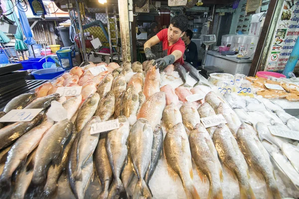 在泰国省春武里府芭堤雅市 Naklua 鱼市场的海鲜和鱼市场上的新鲜鱼 芭堤雅 2018年11月 — 图库照片