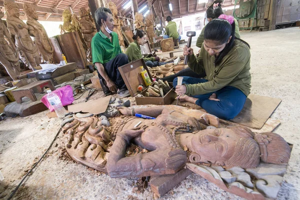 Dělníci Myanmaru Dřevo Řezbářských Prací Pro Dřevo Svatyně Pravdy Chrám — Stock fotografie