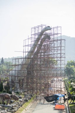 İnşaat Provinz Chonburi Tayland Pattaya city yakınındaki dinozor Park'ta iki yeni dinozor. Tayland, Pattaya, Kasım, 2018