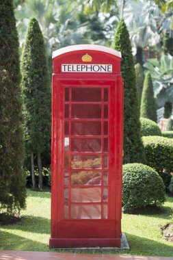 nong nooch tropikal bahçe Provinz Chonburi Tayland Pattaya city yakınındaki İngiliz telefon kulübesinde. Tayland, Pattaya, Kasım, 2018