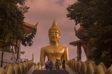 Wat Phra Yai Provinz Chonburi Tayland Pattaya şehir Buda tepe üzerinde Buddha. Tayland, Pattaya, Kasım, 2018