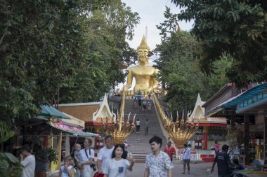 Wat Phra Yai Provinz Chonburi Tayland Pattaya şehir Buda tepe üzerinde Buddha. Tayland, Pattaya, Kasım, 2018
