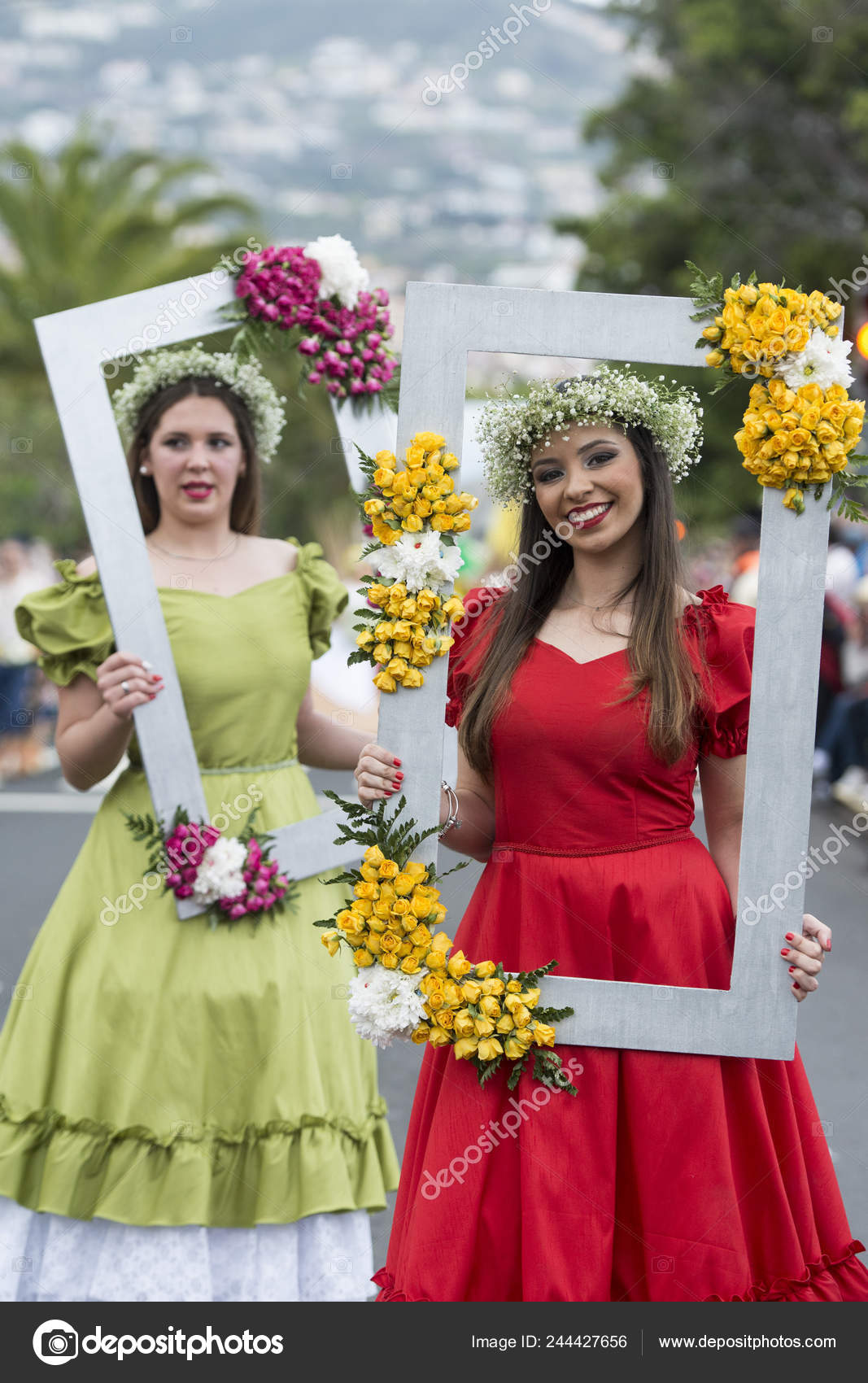 Mulheres Vestidas Com Roupas Coloridas Festa Flor Festival Flor