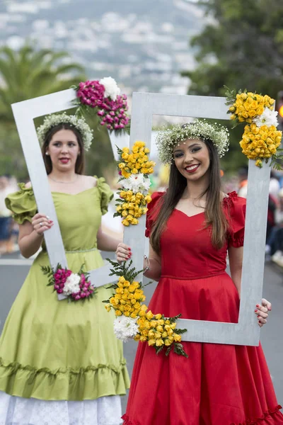 Kadınlar Renkli Elbise Festa Flor Veya Bahar Çiçek Festivali Funchal — Stok fotoğraf