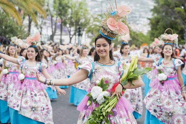 Femmes Vêtues Vêtements Colorés Festa Flor Festival Des Fleurs Printemps — Photo