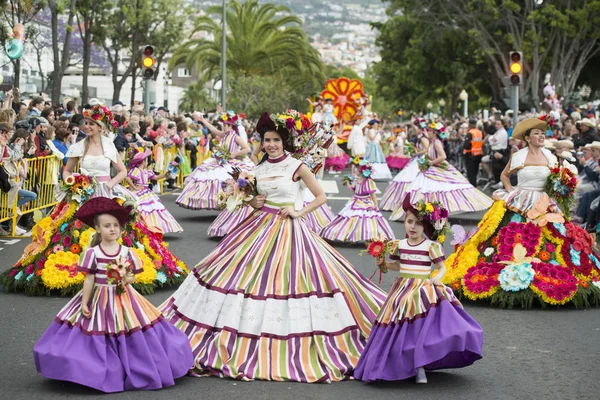 여자에 포르투갈의 대서양에서 마데이라 축제에서 화려한 마데이라 2018 — 스톡 사진