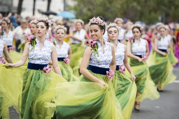 Femmes Vêtues Vêtements Colorés Festa Flor Festival Des Fleurs Printemps — Photo