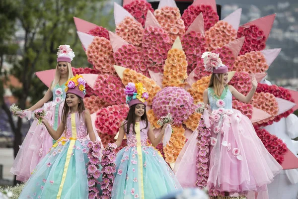 Ženy Sobě Barevné Oblečení Festa Flor Nebo Jarní Květinový Festival — Stock fotografie