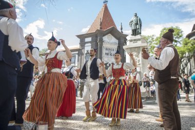 bir traditonal madeira folklor müzik grubu s Festa da Flor veya bahar çiçek Festivali Funchal Şehir Adası Madeira Portekiz Atlantik Okyanusu. Madeira, Funchal, Nisan, 2018