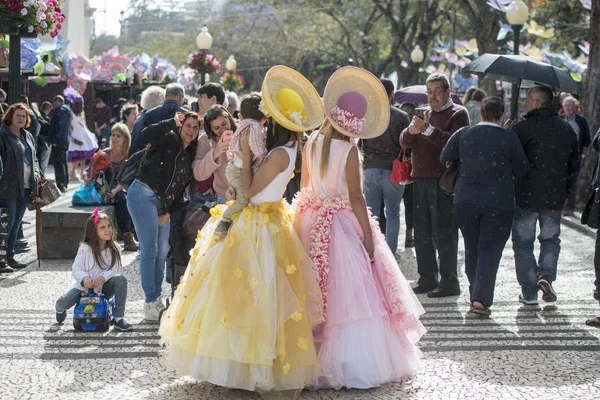 Ženy Sobě Barevné Oblečení Festa Flor Nebo Jarní Květinový Festival — Stock fotografie
