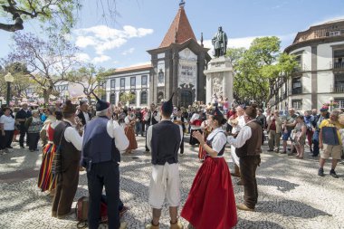 bir traditonal madeira folklor müzik grubu s Festa da Flor veya bahar çiçek Festivali Funchal Şehir Adası Madeira Portekiz Atlantik Okyanusu. Madeira, Funchal, Nisan, 2018