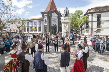 bir traditonal madeira folklor müzik grubu s Festa da Flor veya bahar çiçek Festivali Funchal Şehir Adası Madeira Portekiz Atlantik Okyanusu. Madeira, Funchal, Nisan, 2018