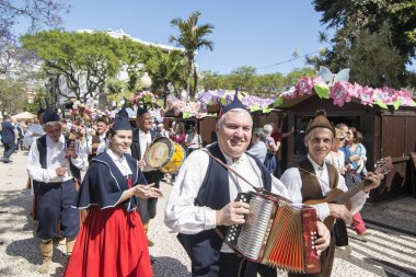 bir traditonal madeira folklor müzik grubu s Festa da Flor veya bahar çiçek Festivali Funchal Şehir Adası Madeira Portekiz Atlantik Okyanusu. Madeira, Funchal, Nisan, 2018