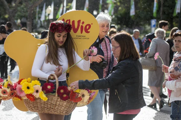 Ženy Sobě Barevné Oblečení Festa Flor Nebo Jarní Květinový Festival — Stock fotografie