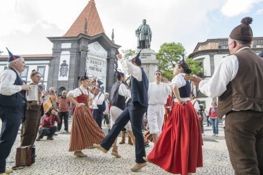 bir traditonal madeira folklor müzik grubu s Festa da Flor veya bahar çiçek Festivali Funchal Şehir Adası Madeira Portekiz Atlantik Okyanusu. Madeira, Funchal, Nisan, 2018