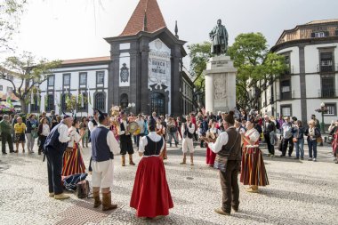 bir traditonal madeira folklor müzik grubu s Festa da Flor veya bahar çiçek Festivali Funchal Şehir Adası Madeira Portekiz Atlantik Okyanusu. Madeira, Funchal, Nisan, 2018