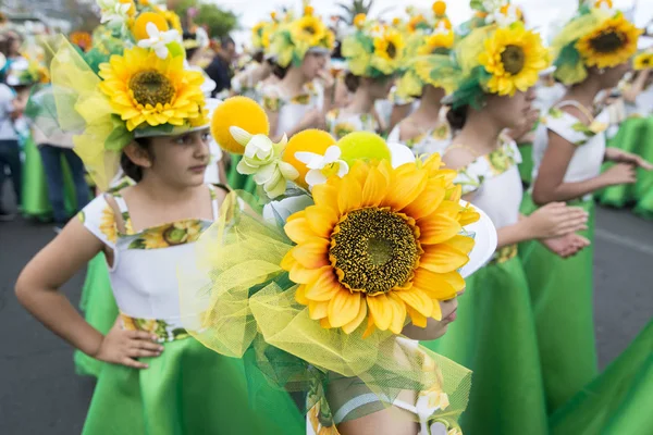 Enfants Vêtus Vêtements Colorés Festa Flor Festival Fleurs Printemps Dans — Photo