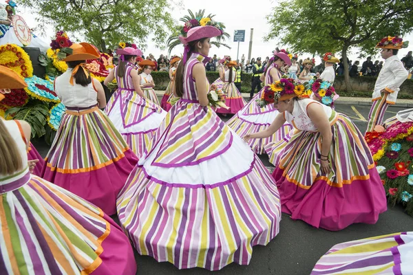 Femmes Vêtues Vêtements Colorés Festa Flor Festival Des Fleurs Printemps — Photo