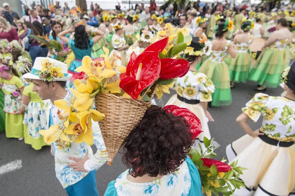 Kobiety Ubrane Kolorowe Ubrania Festa Flor Lub Kwiat Wiosny Miasta — Zdjęcie stockowe