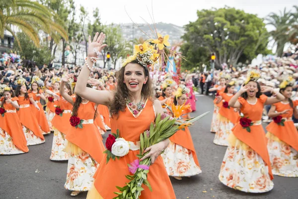 Femmes Vêtues Vêtements Colorés Festa Flor Festival Des Fleurs Printemps — Photo