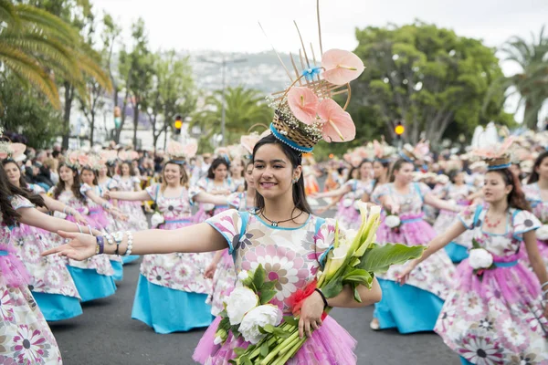 Femmes Vêtues Vêtements Colorés Festa Flor Festival Des Fleurs Printemps — Photo