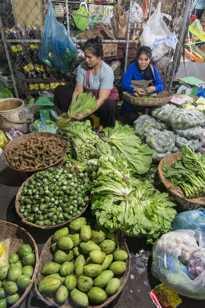 CAMBODIA SIEM REAPARECER EL MERCADO PHSAR SAMAKI — Foto de Stock