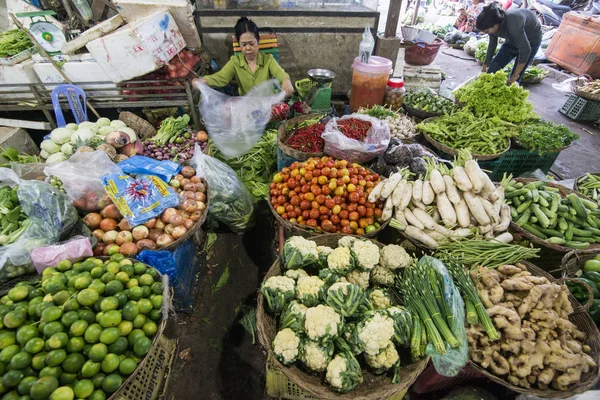 Kambodja Siem Reap marknad Phsar Samaki — Stockfoto